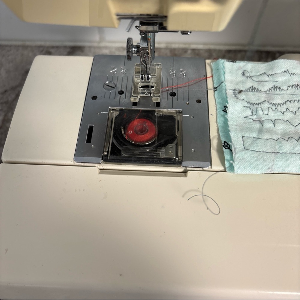 Kenmore 385.1884180 Retro 30 Stitch Sewing Machine W/ Pedal, Extras- Works! - Picture 6 of 17